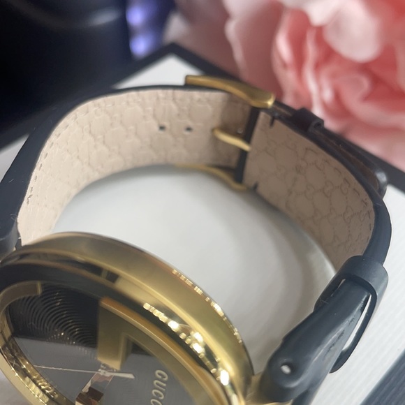 ✨BRAND NEW GUCCI Women’s Interlocking Watch 42mm Black/Gold✨ - Picture 12 of 13